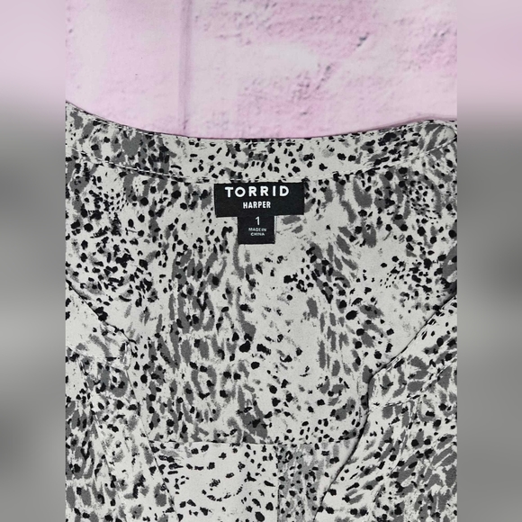 Torrid 3/4 sleeve blouse - Picture 4 of 5